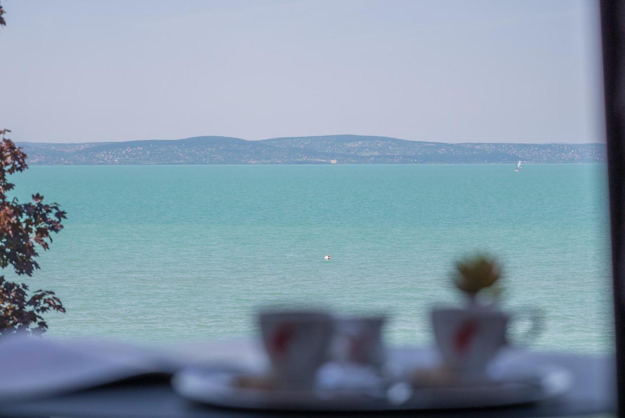 Bj81 Suite Hotel Siófok Rum bild