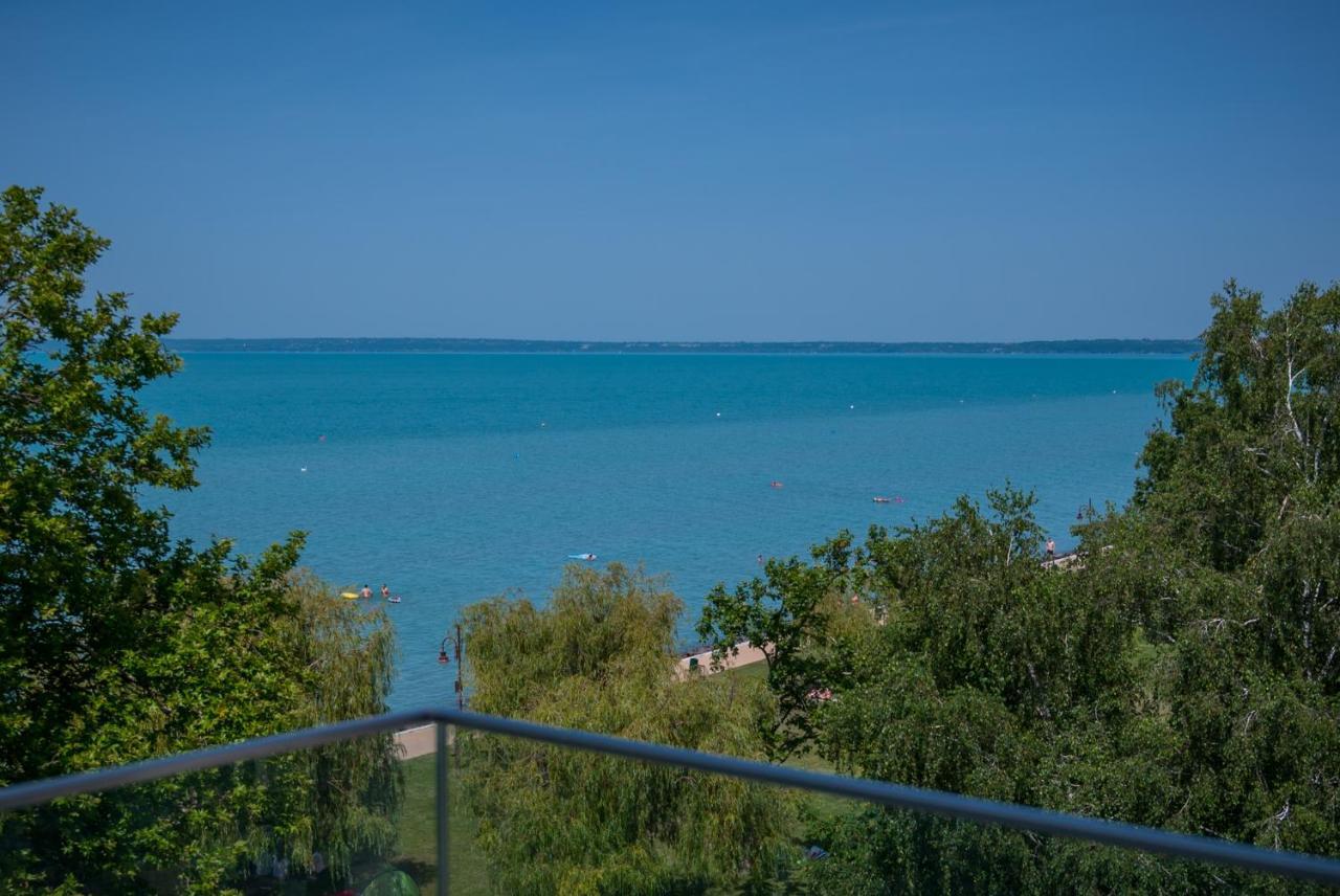 Bj81 Suite Hotel Siófok Exteriör bild