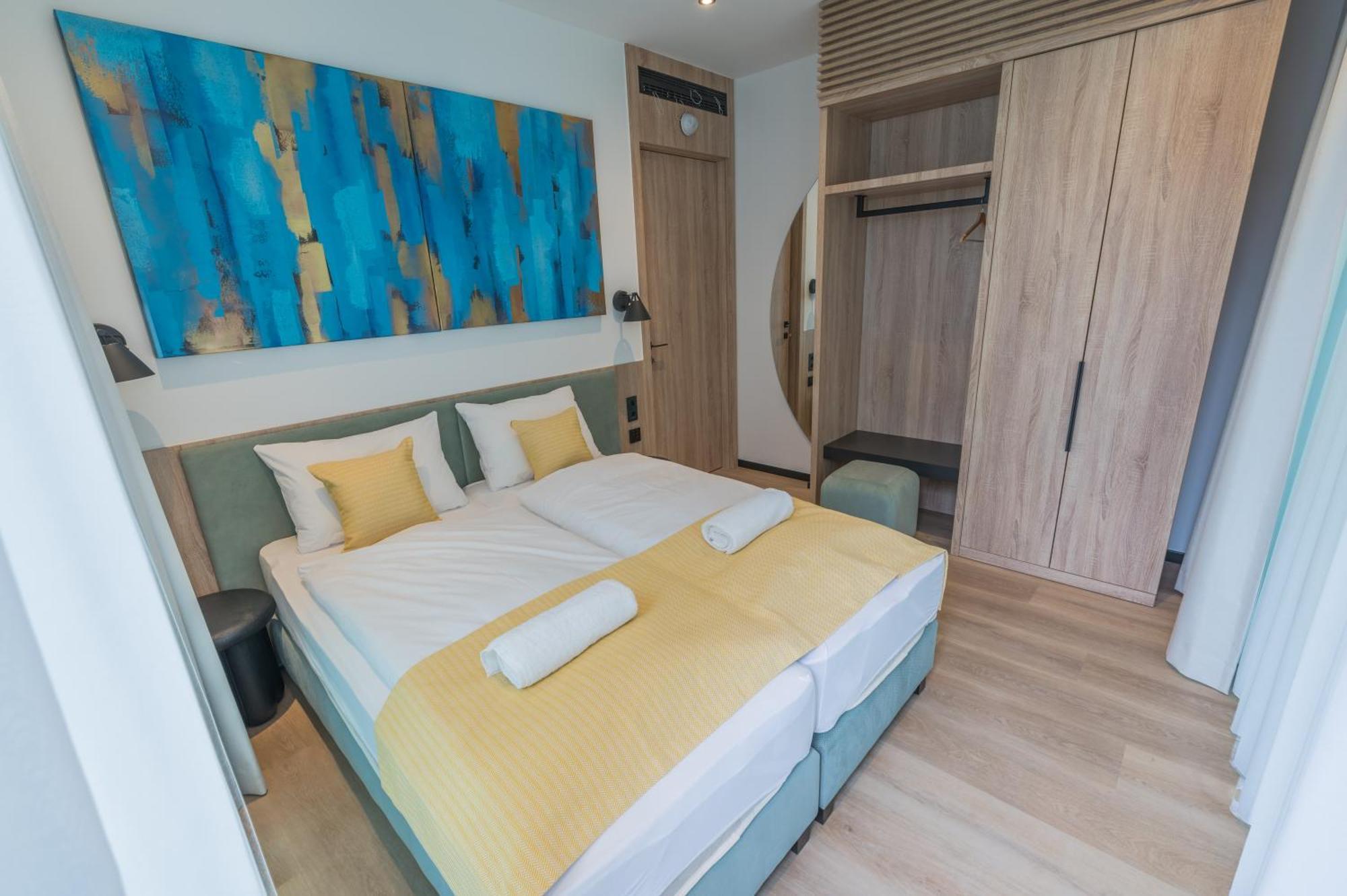 Bj81 Suite Hotel Siófok Exteriör bild
