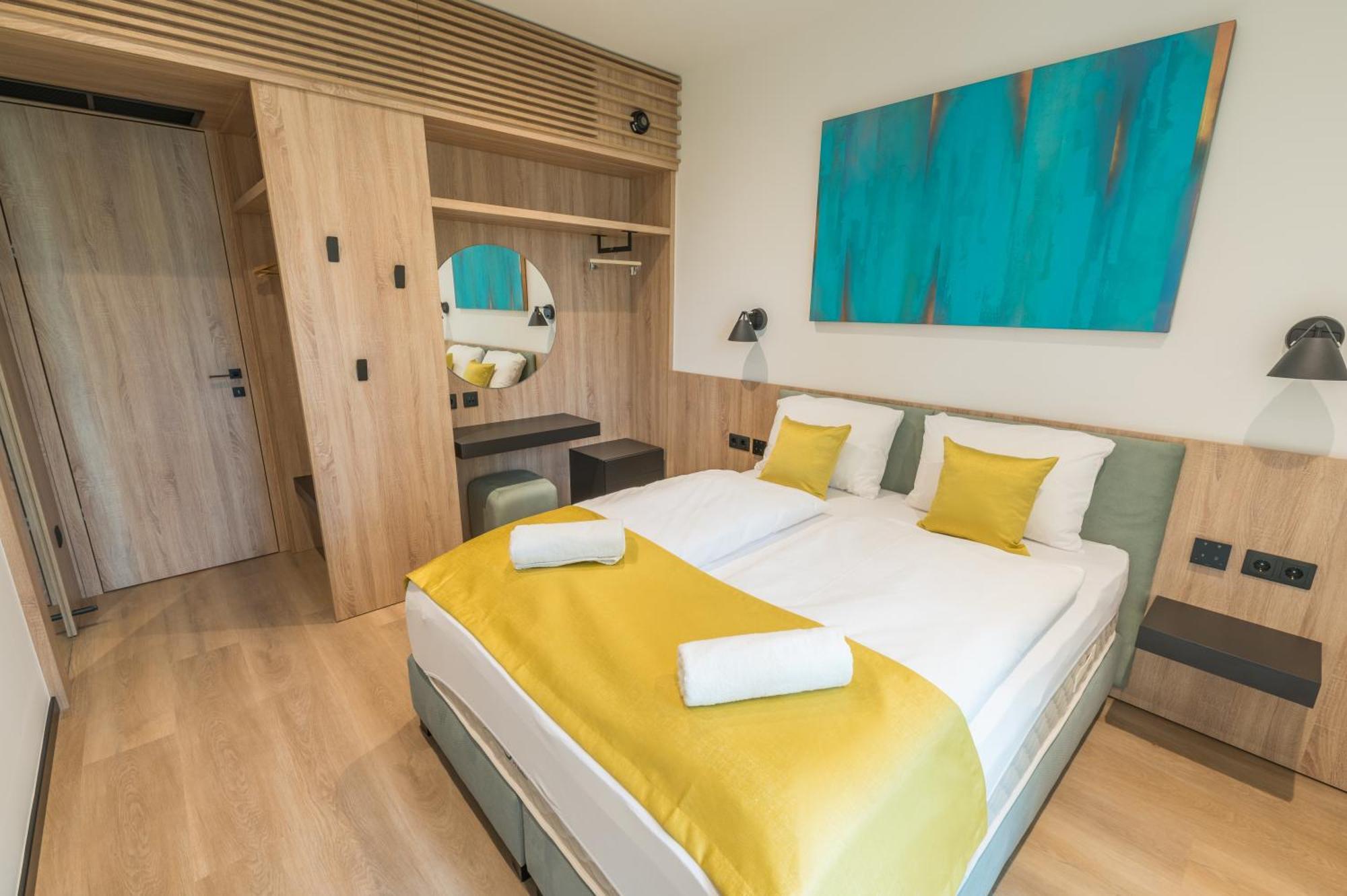 Bj81 Suite Hotel Siófok Rum bild